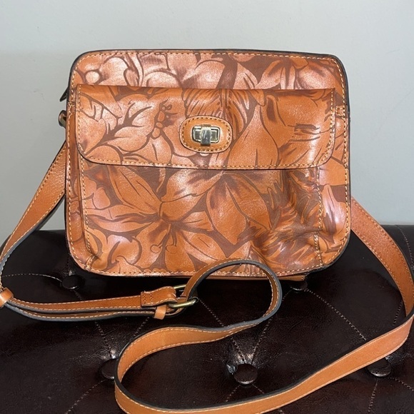 Beautiful Patricia Nash Maxela Twist Lock Laser Floral Tan crossbody bag purse - Picture 1 of 16
